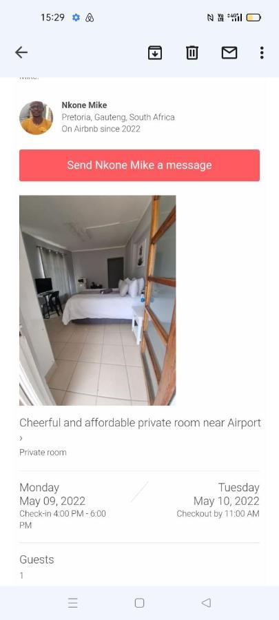 Stay At Home Airport Lodge Кемптън Парк Екстериор снимка