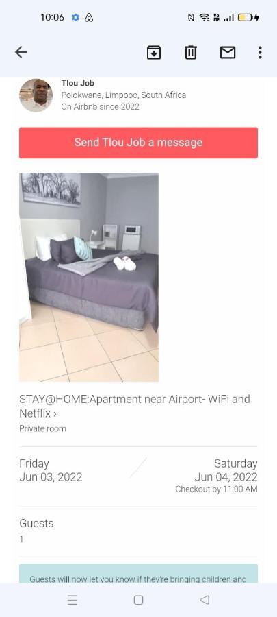 Stay At Home Airport Lodge Кемптън Парк Екстериор снимка