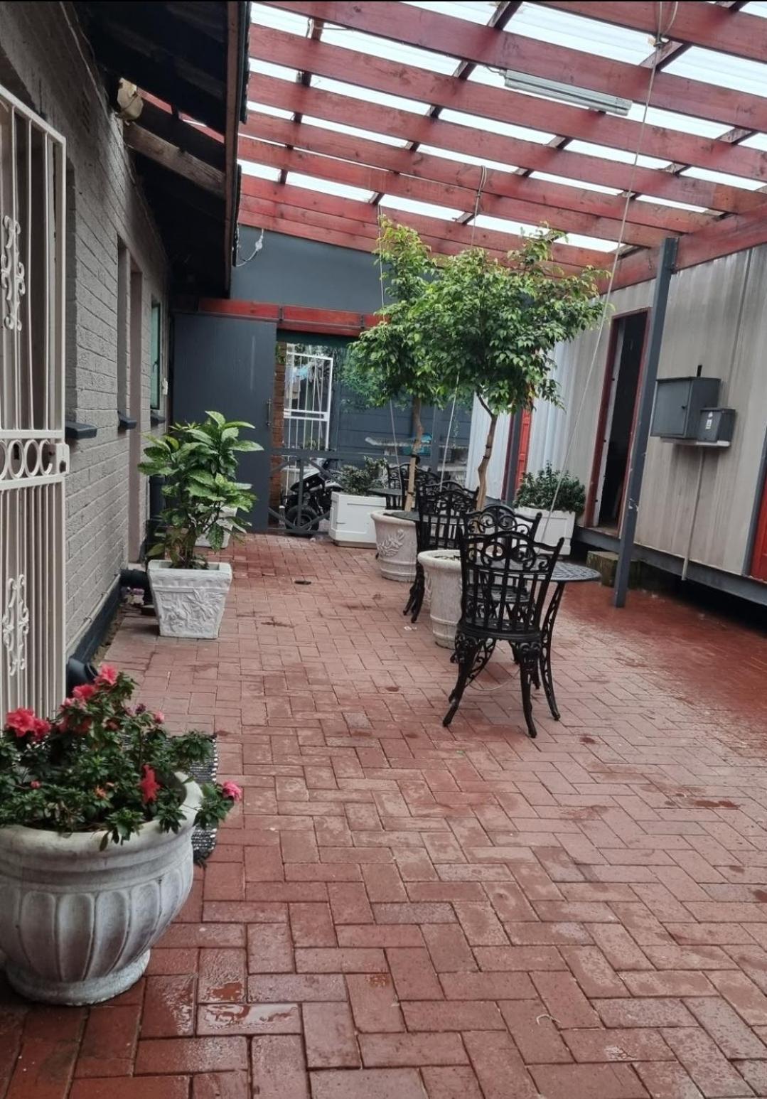 Stay At Home Airport Lodge Кемптън Парк Екстериор снимка