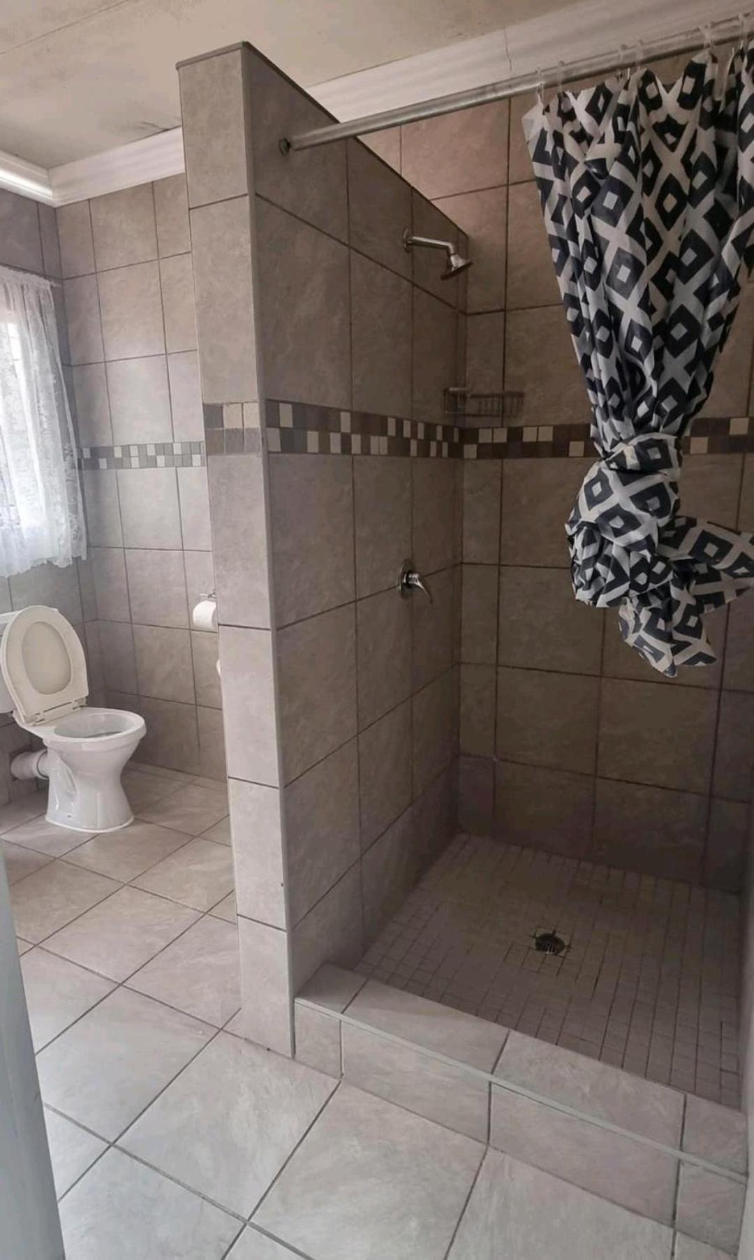 Stay At Home Airport Lodge Кемптън Парк Екстериор снимка