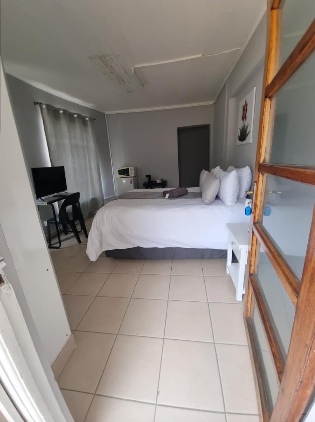 Stay At Home Airport Lodge Кемптън Парк Стая снимка