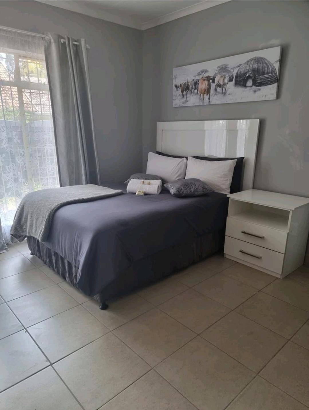 Stay At Home Airport Lodge Кемптън Парк Стая снимка